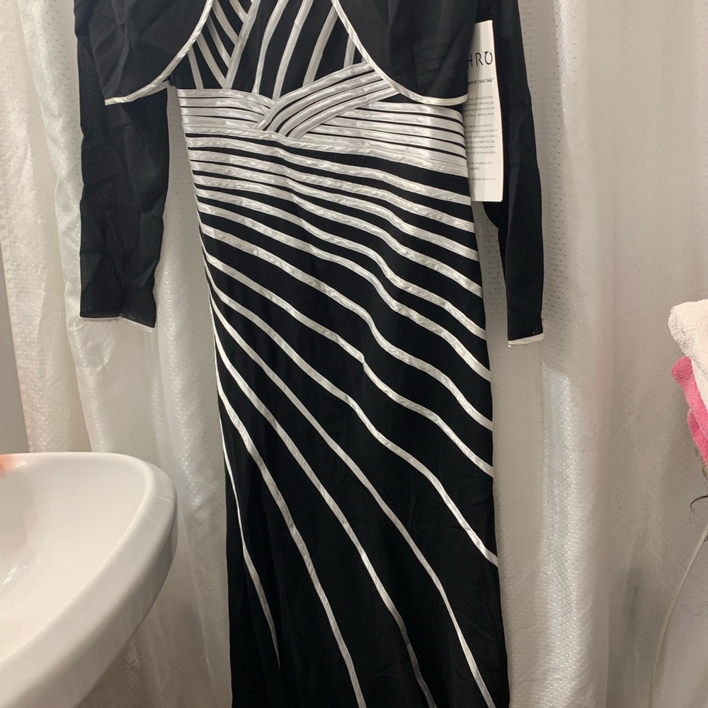 Dress - Picture 3 of 9